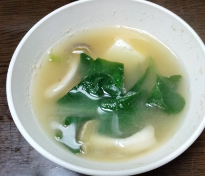 小松菜としめじ豆腐の味噌汁