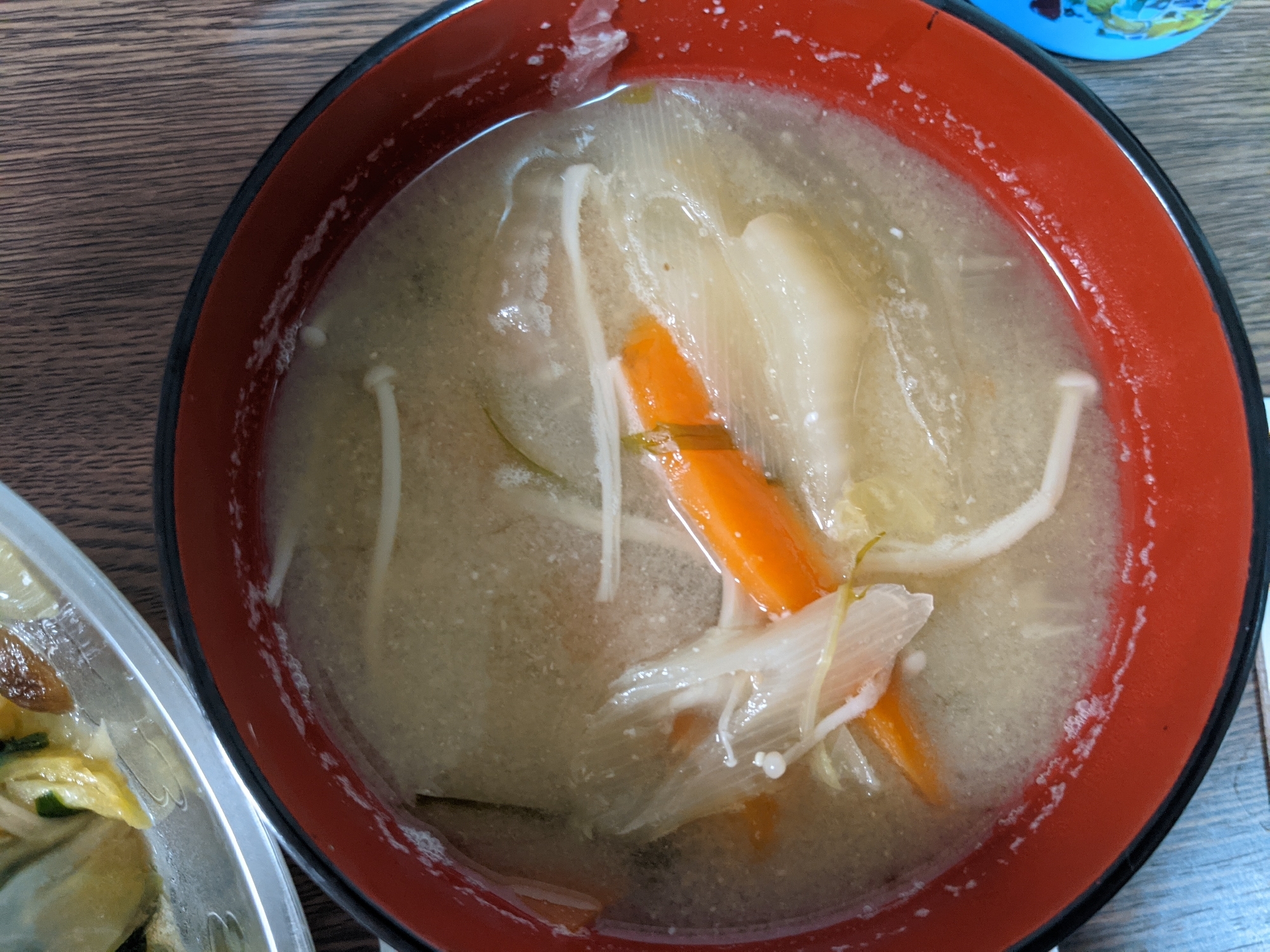 エノキと人参と白菜の味噌汁