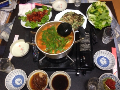 写真の脇ですが韓国料理で乾杯‼︎
ヤンニョムチキンは大好評でした！