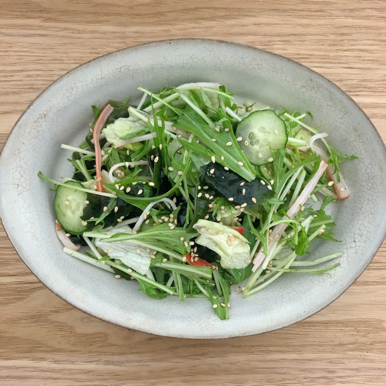 水菜とかにかまとわかめの和風サラダ