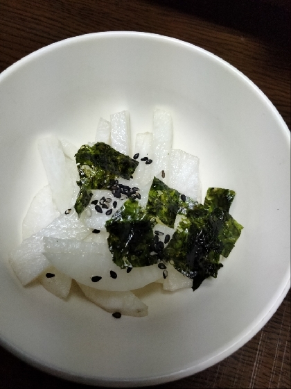 大根と海苔と黒すりごまの塩レモンサラダ