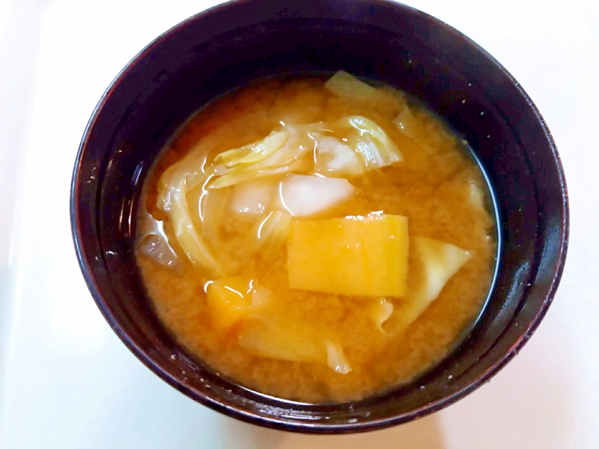 キャベツと大根と薩摩芋の味噌汁