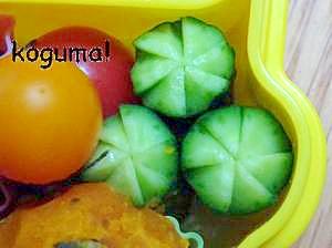 お弁当の隙間に!お花みたいなきゅうりの簡単飾り切り