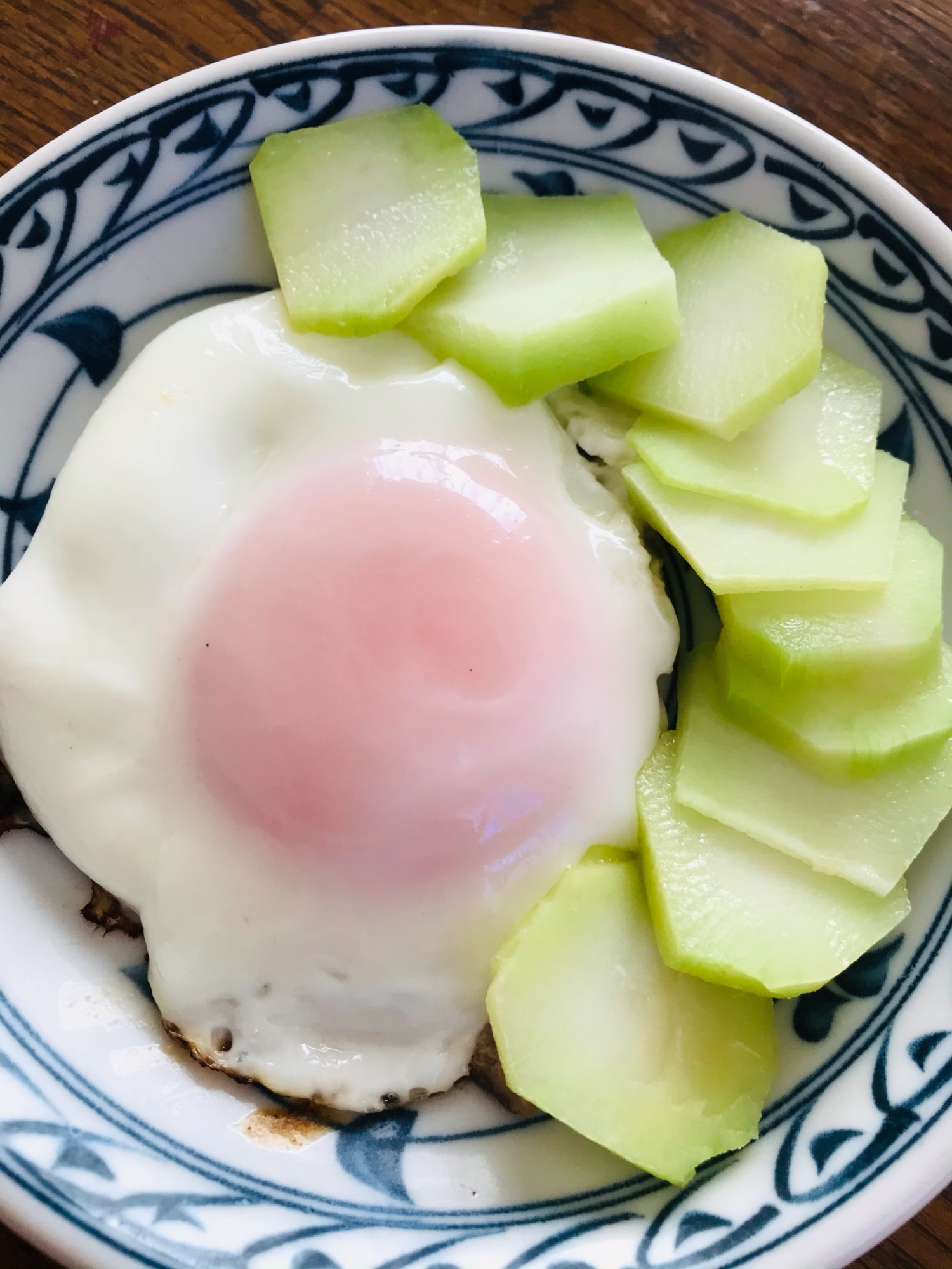 ブロッコリー芯と目玉焼き