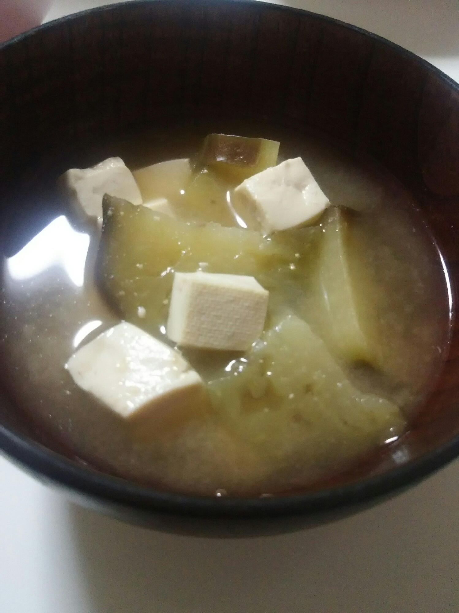 豆腐となすと玉ねぎの味噌汁