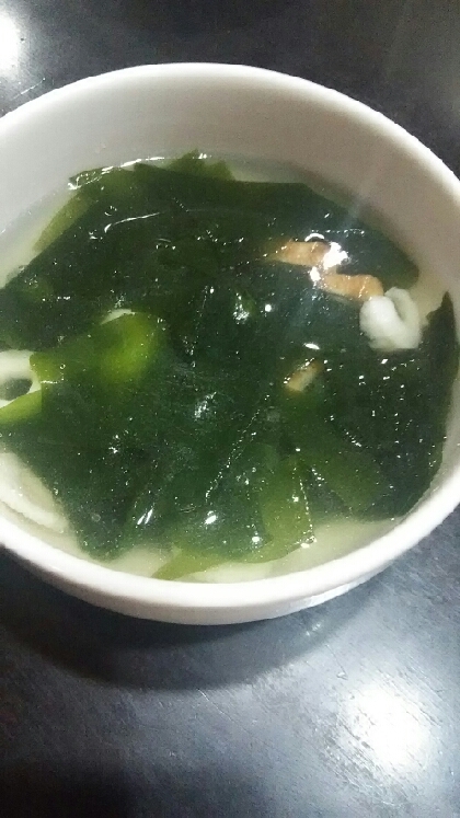 ちくわと玉ねぎとワカメの中華スープ