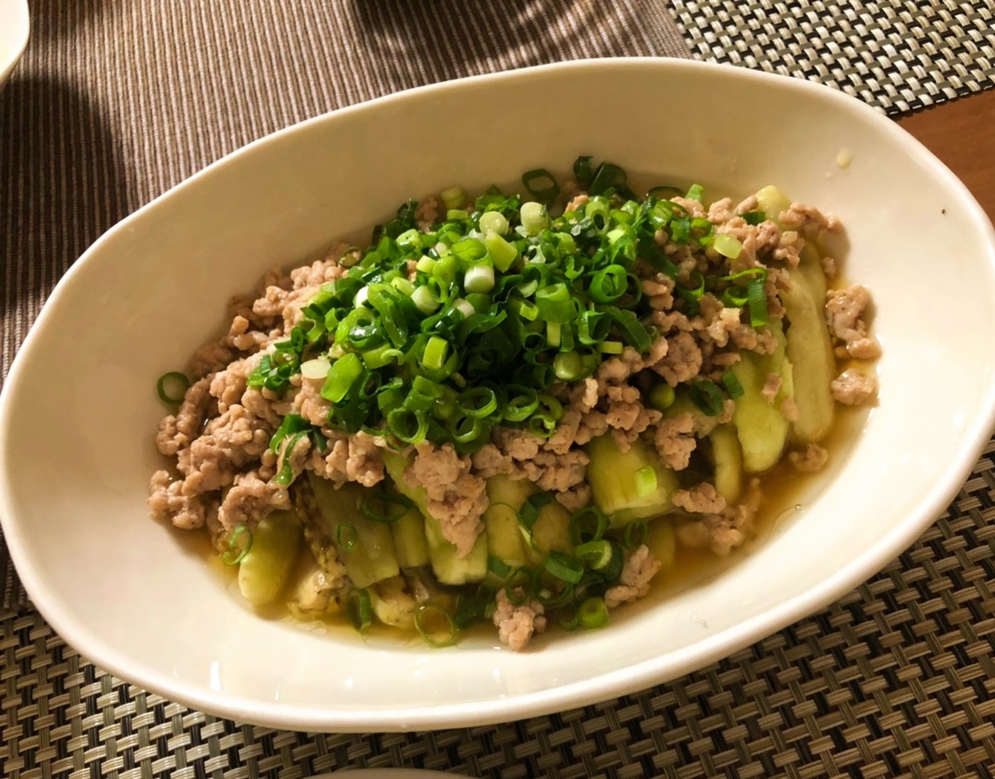 蒸し茄子のひき肉がけ　エスニック風