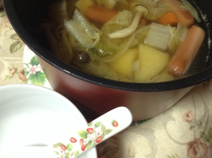 スープよりも具だくさんでボリュームたっぷりです〜♪
白菜の甘みでとっても美味しかったです♡ひとり鍋用の土鍋が欲しくなりました♡レシピ有り難う〜(^-^)/