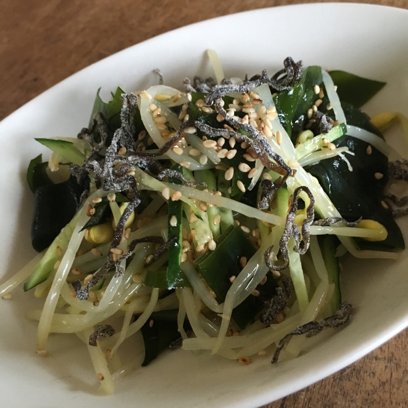 豆もやしと生わかめの塩昆布和え