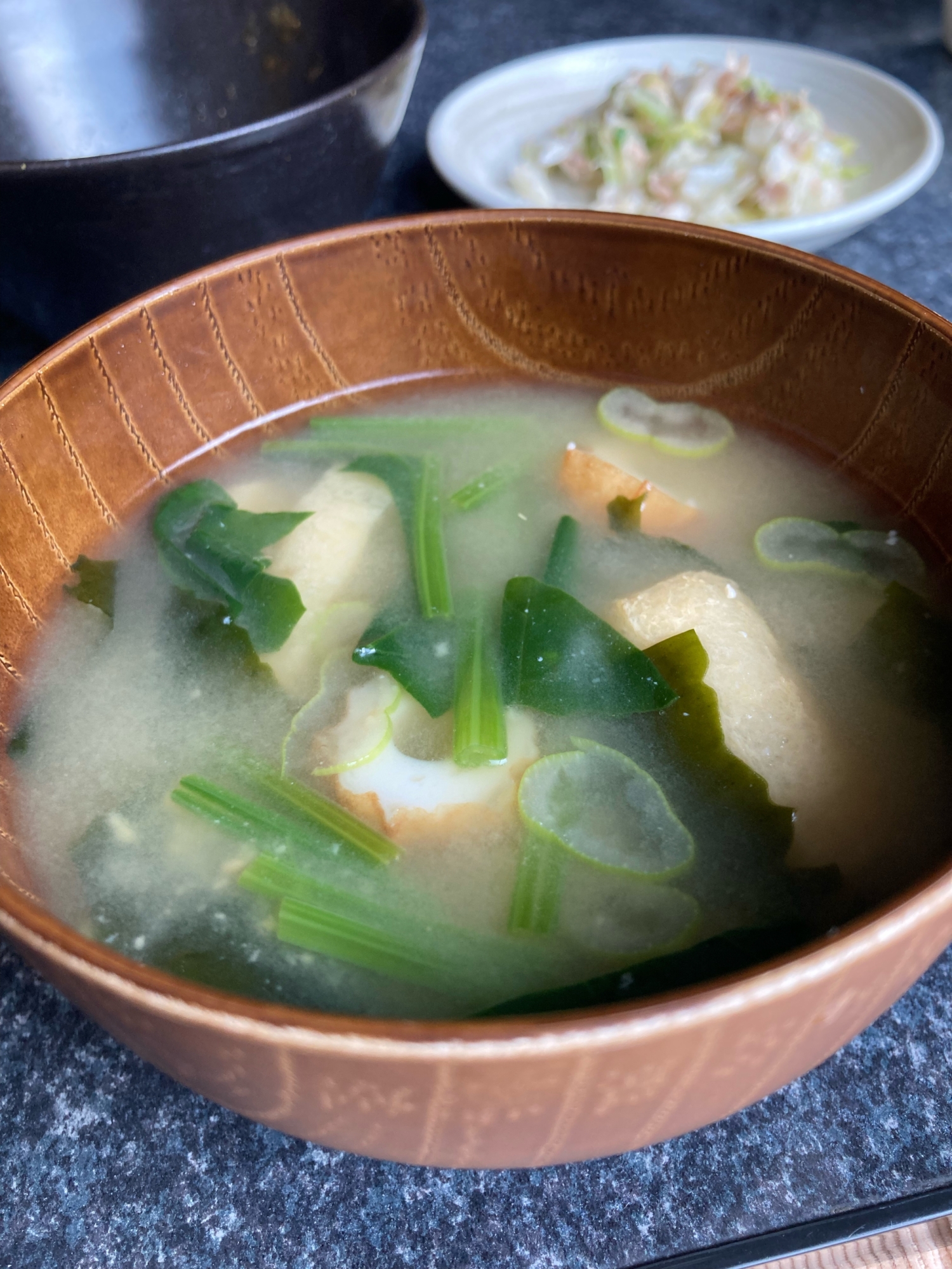 ほうれん草、ちくわ、ワカメの味噌汁