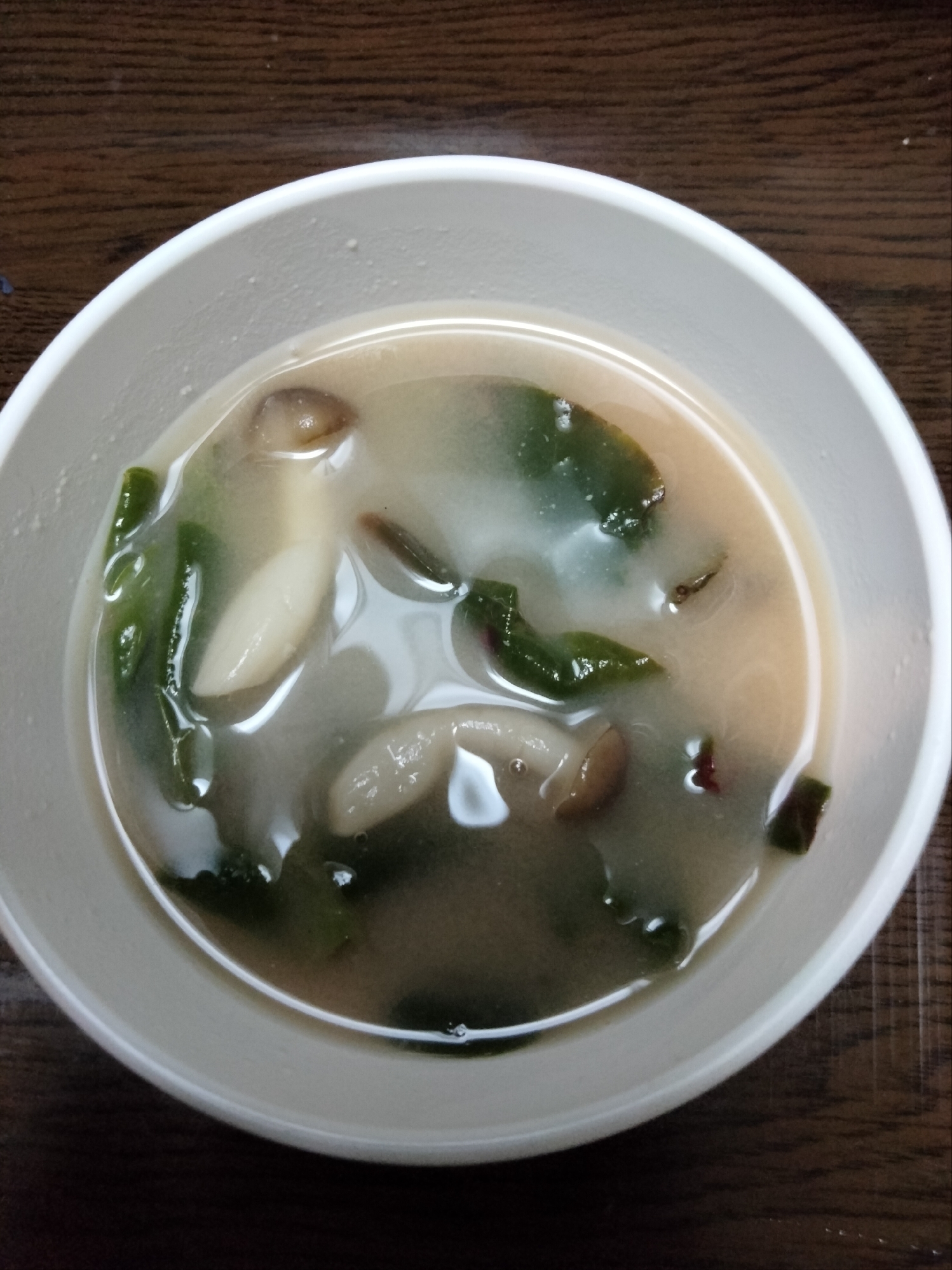 つるむらさきとしめじの味噌汁