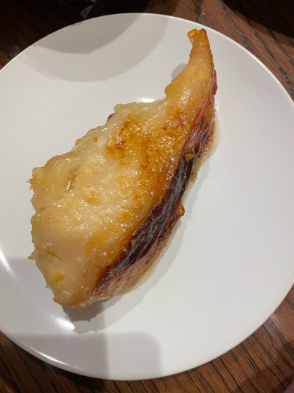 キンキの塩麹漬け焼き魚（おろし添え）
