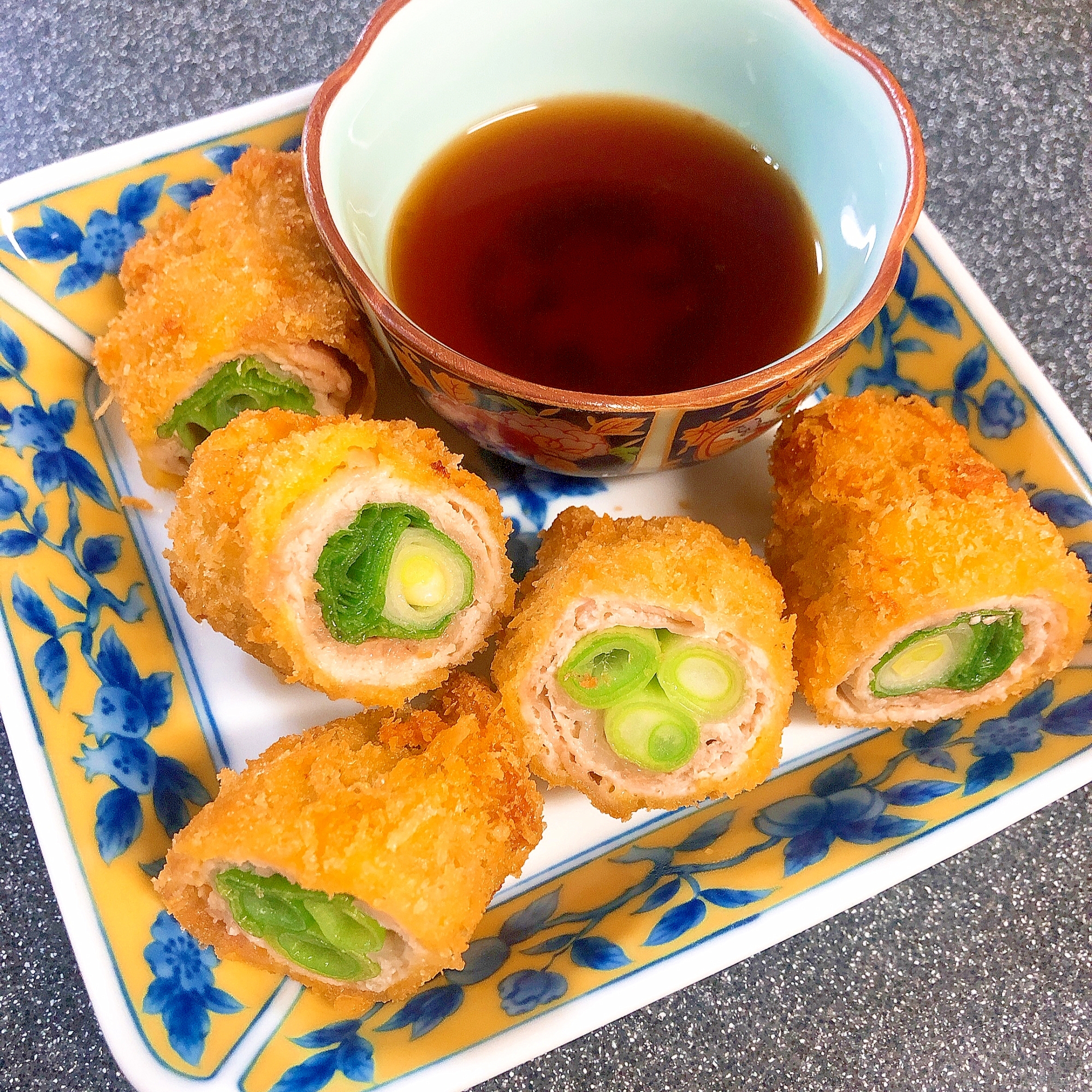 ポン酢と食べたい♪九条ねぎのロールカツ