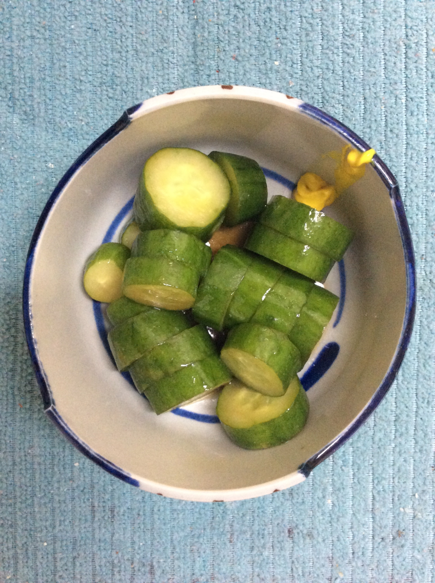 ごま油で中華風♪きゅうり漬け