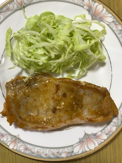 トンカツ用の豚肉と液体のジャークソースで。切らずにそのまま焼きました。
ジャーク味のピカタってどんな味？と思いましたが、スパイシーで、とても美味しかったです。