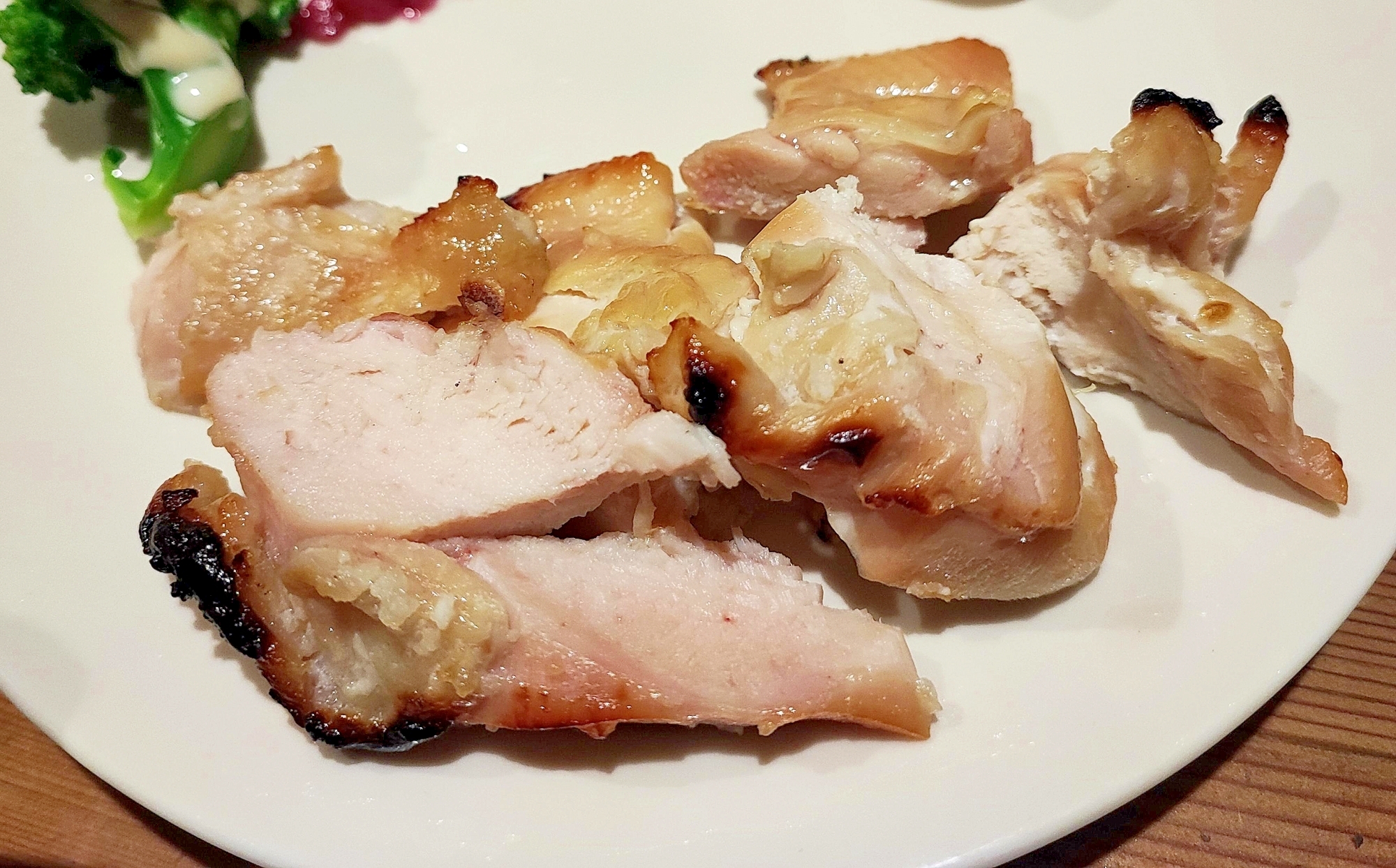 鶏むね肉の塩麹みりん漬け焼き