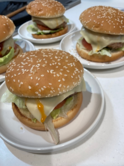 お店の味を越える！オーソドックスなハンバーガー