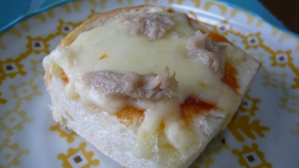 ひゅうママさん、こんにちは・・・・ピザ用チーズとシーチキンで作りました。とろ～りチーズが大好きです。ご馳走様でした(#^.^#)