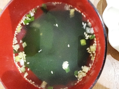 速攻完成でも美味♡ポイントはめんつゆ♡わかめスープ