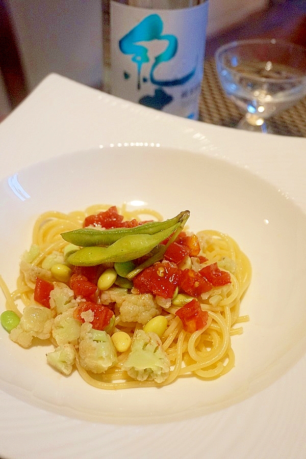 白ワインに日本酒に、カリフラワーと夏野菜のパスタ