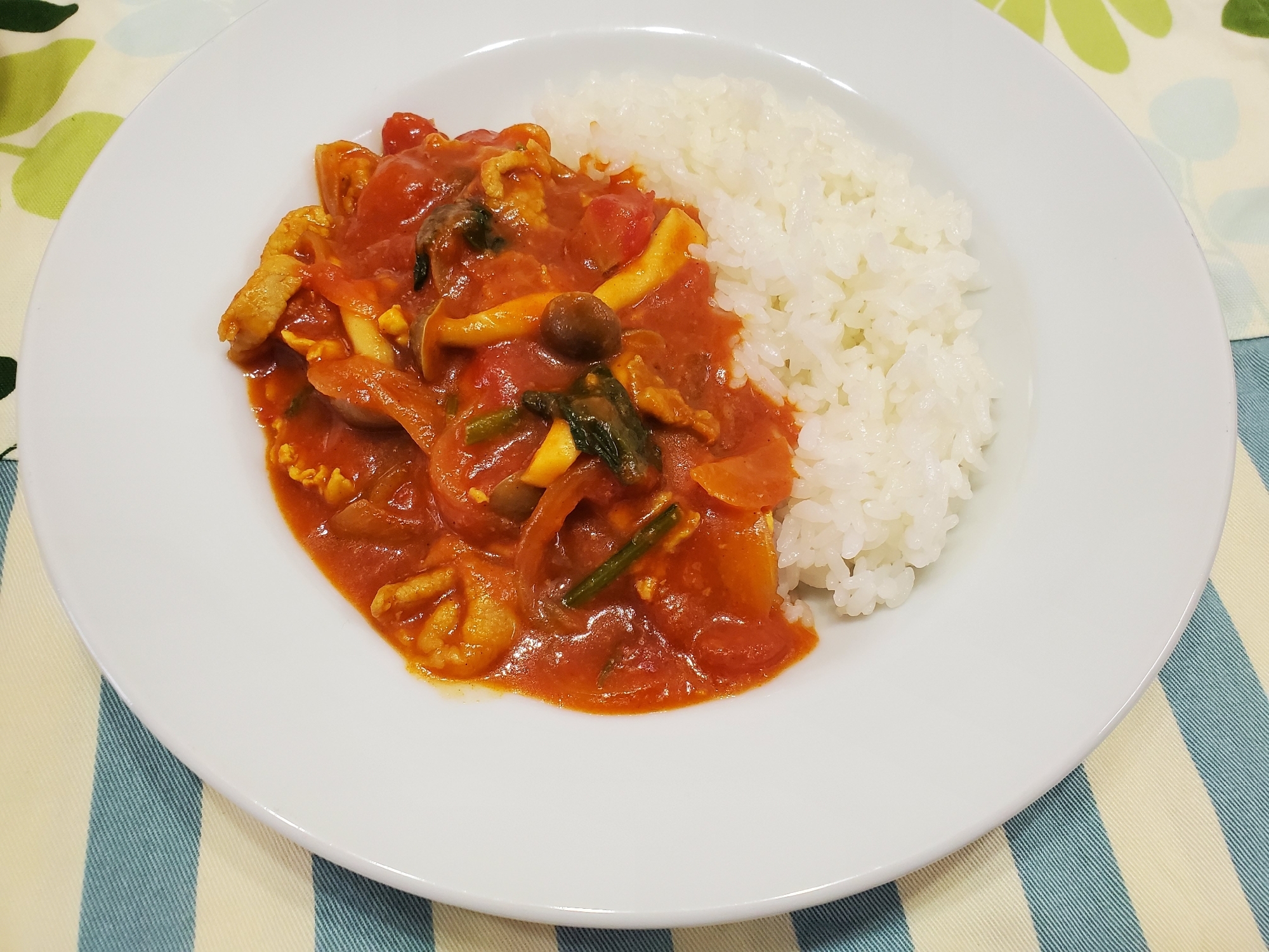 カレー粉で簡単！豚肉とトマトのカレー