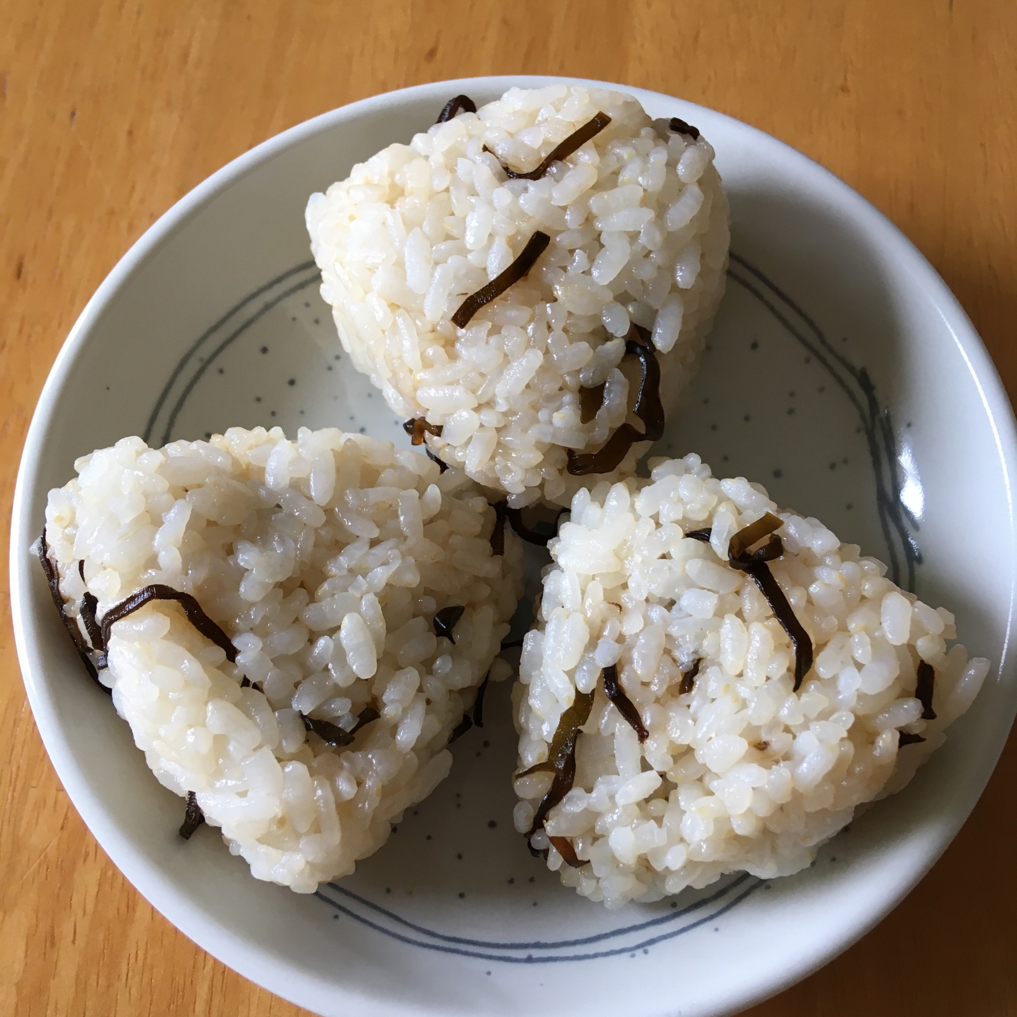 塩こんぶ×ごま油　おにぎり