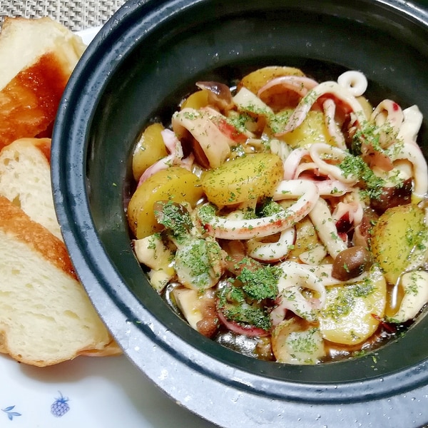 新じゃがが美味 いかとホタテときのこのアヒージョ レシピ 作り方 By さとママ3645 楽天レシピ 新じゃがが美味 いかとホタテときのこのアヒージョ レシピ 作り方 By さとママ3645 楽天レシピ