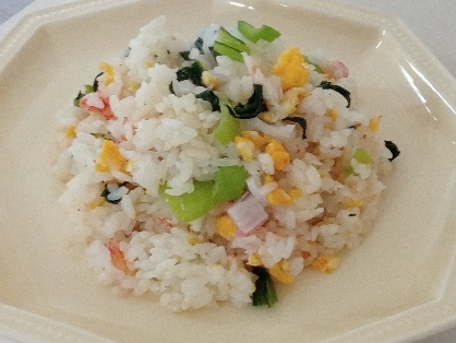 卵と小松菜とカニカマの炒飯