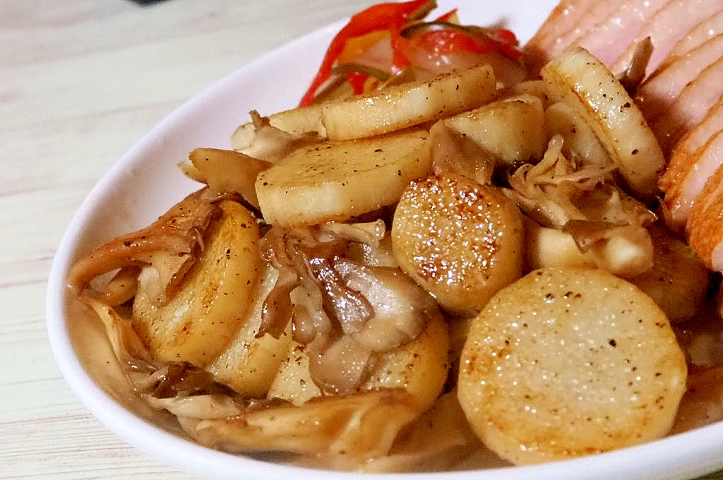 シャキシャキ✿長芋ときのこのバター醤油炒め