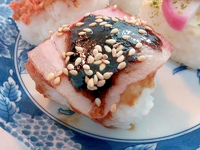 ソースで　ベーコン・海苔佃煮・白ごまの焼おにぎり