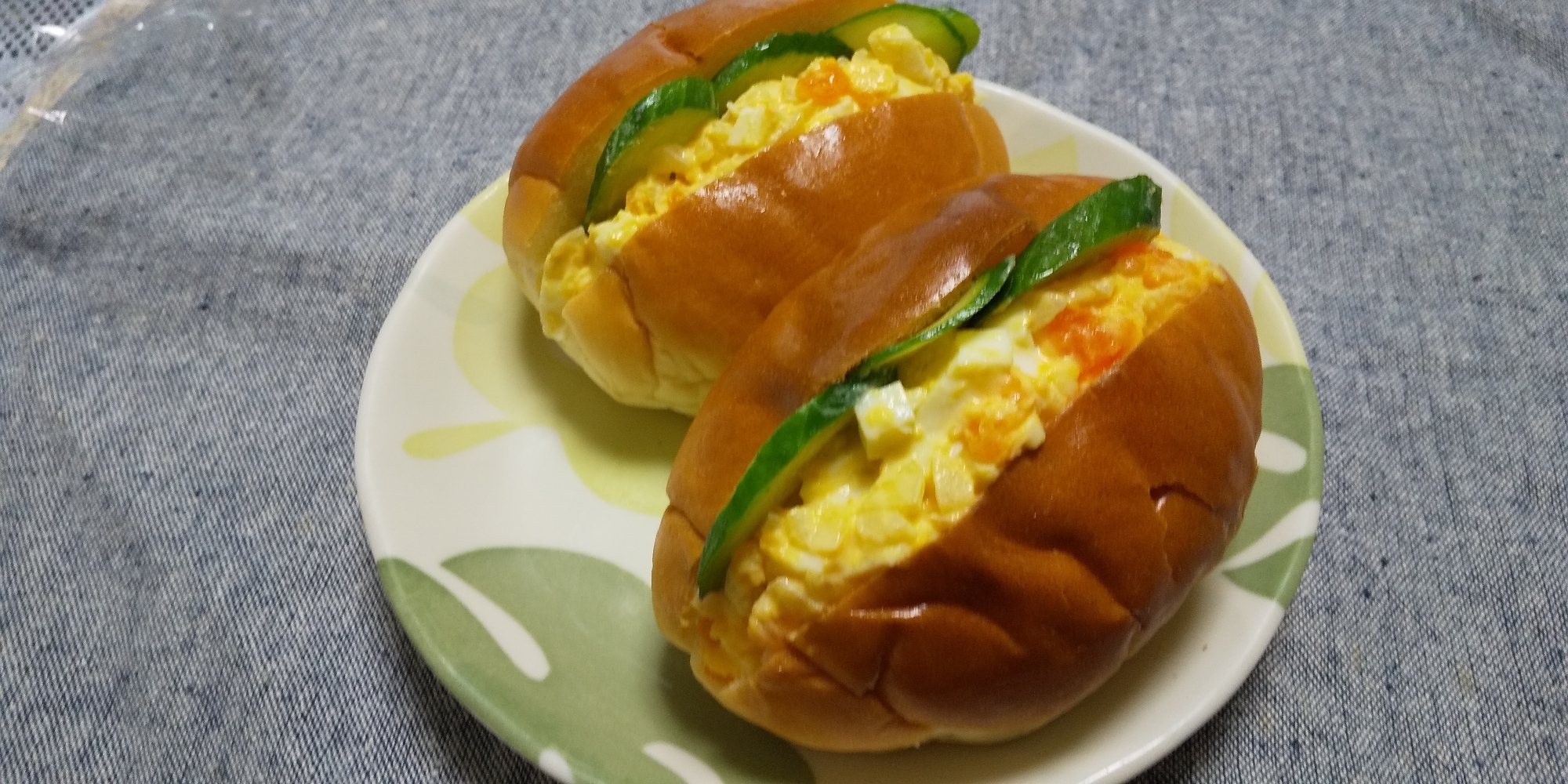 パンで朝食♪タマゴロールサンド