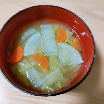 白菜や大根の優しい甘みが良いですね♪
野菜たっぷりのお味噌汁美味しく頂きました(*^-^*)