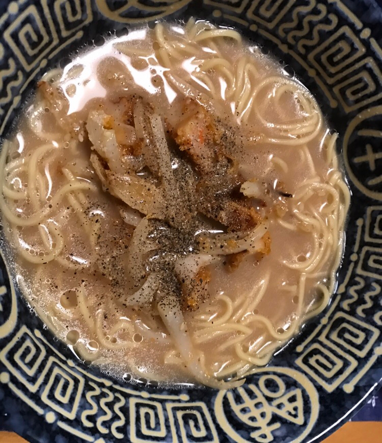 ぎょろっけと玉ねぎのとんこつラーメン