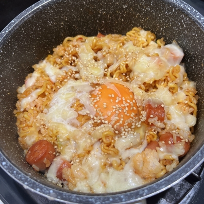 辛ラーメンでチーズそば飯