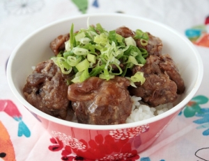 豚こまで。肉団子の照り焼き丼