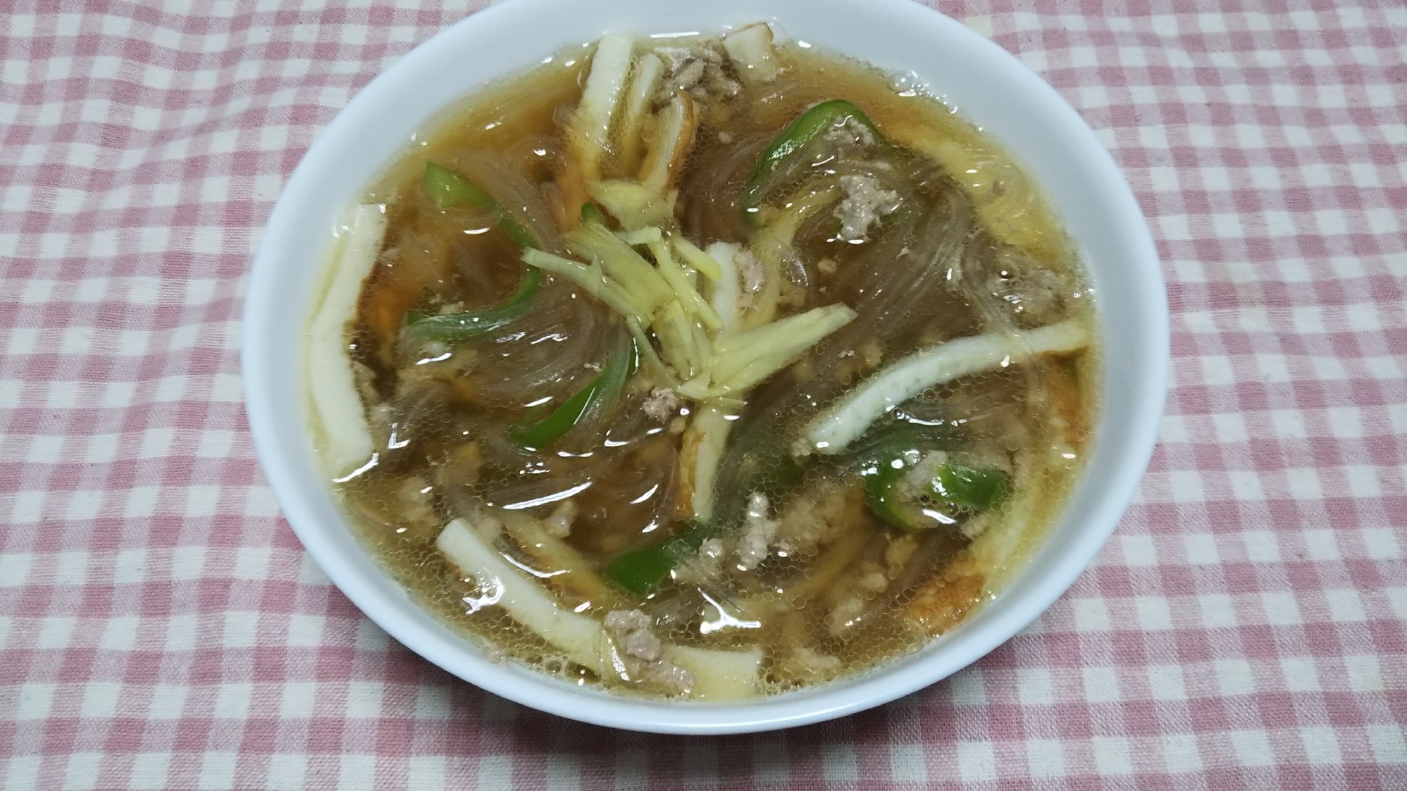 挽き肉と竹輪とピーマンとマロニーの中華スープ☆