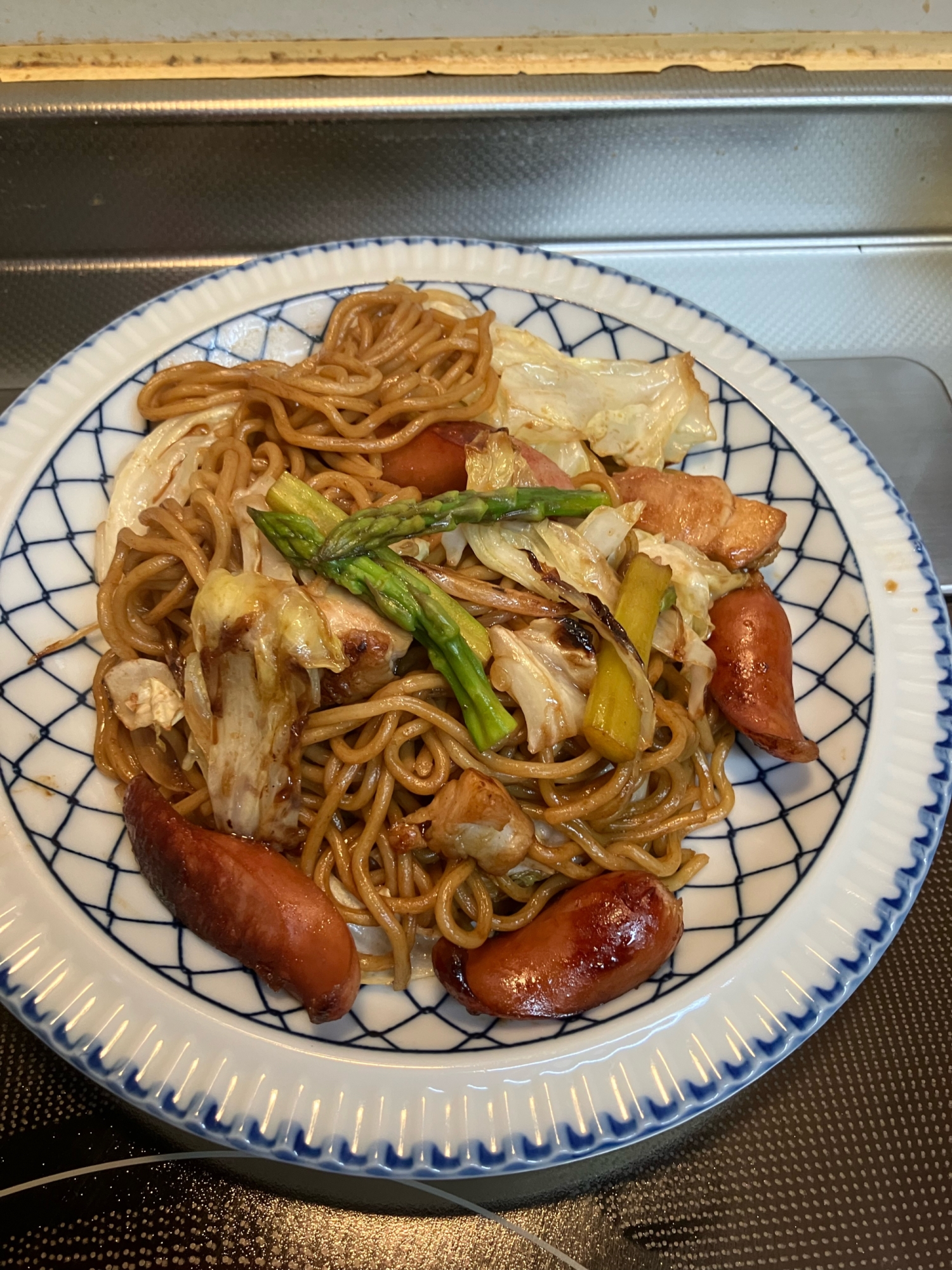 鶏肉とウインナーとアスパラガスの焼きそば^_^
