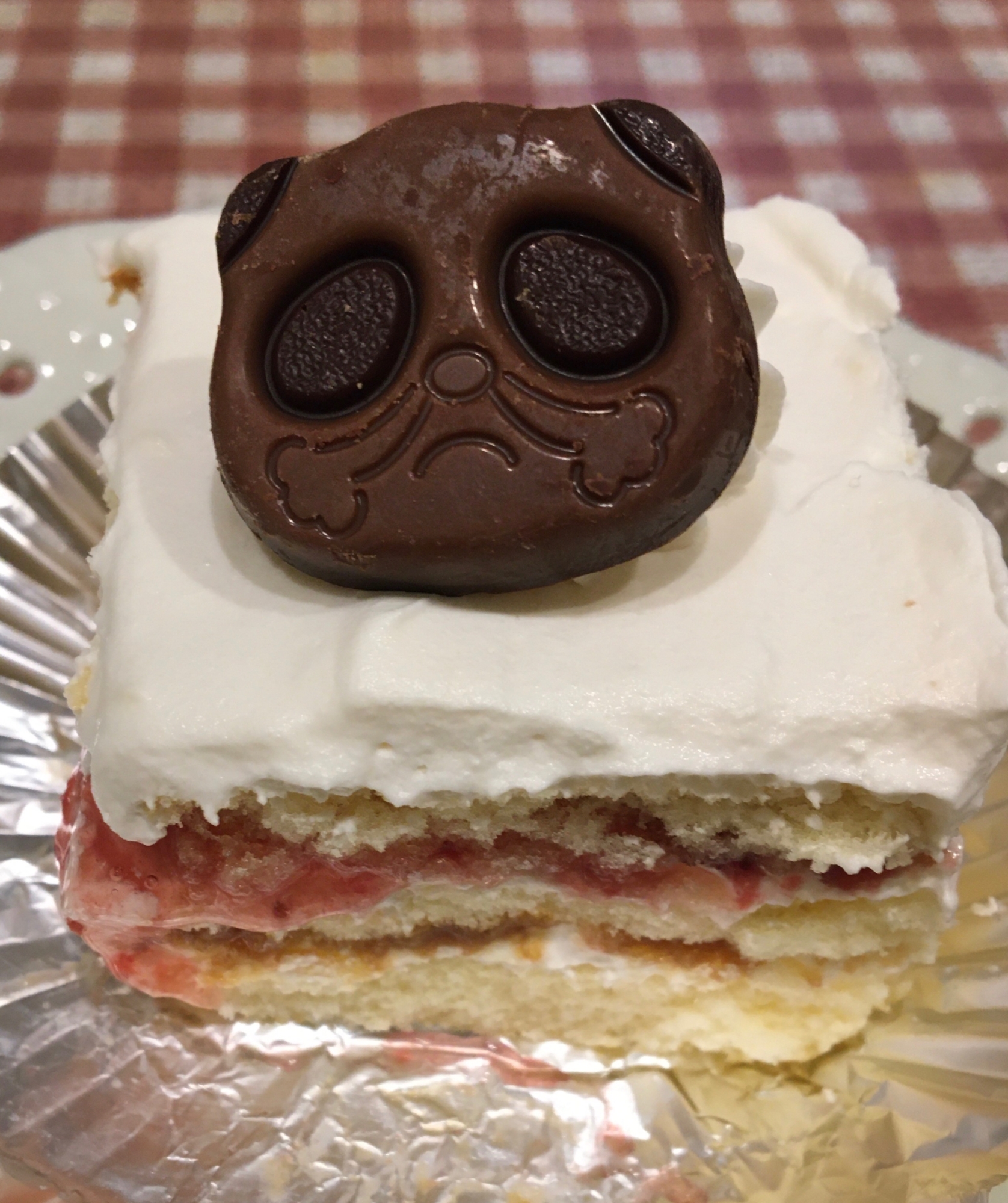 イチゴとキャラメルソースのケーキ