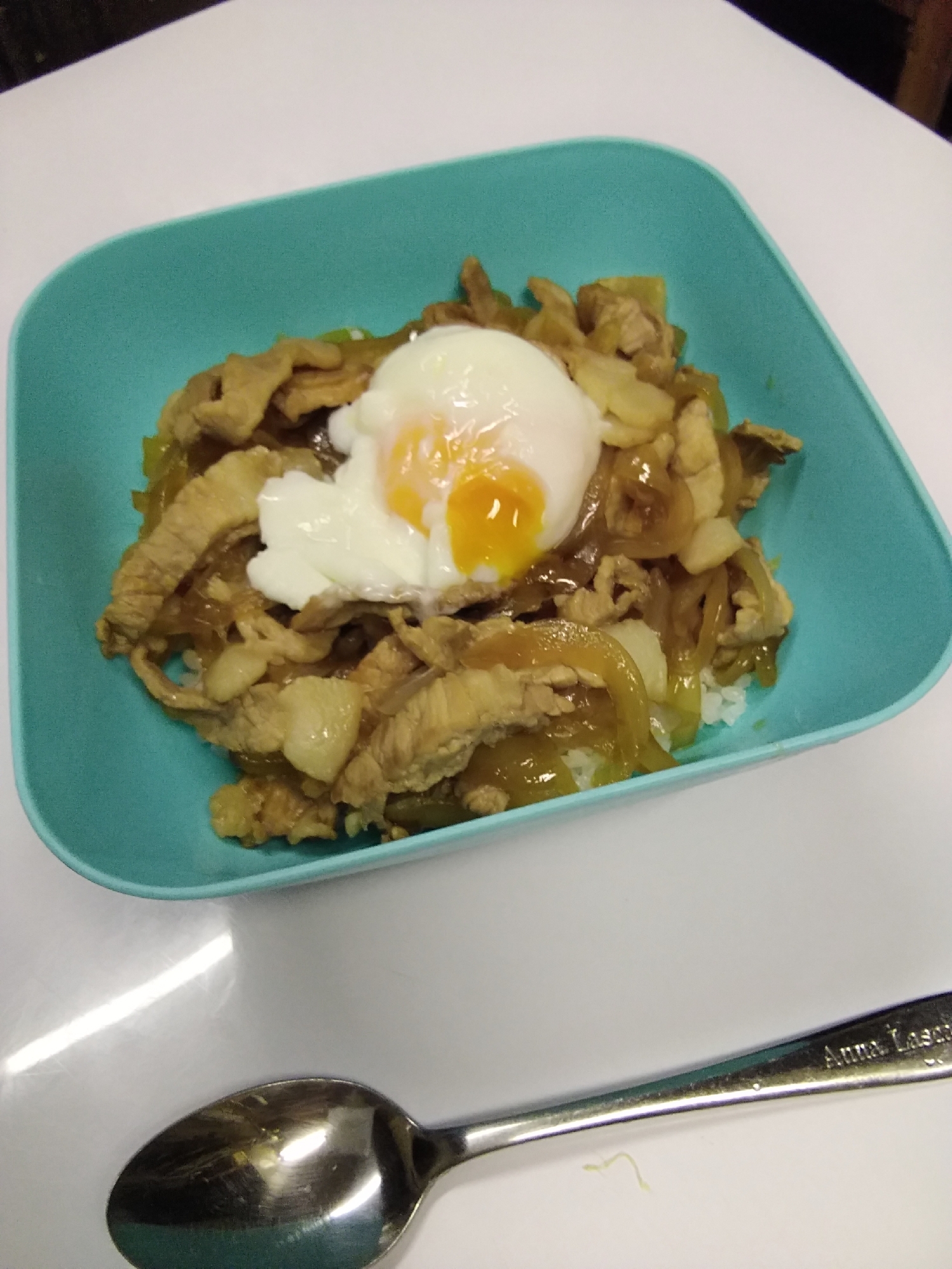 玉ねぎタップリ　豚玉丼