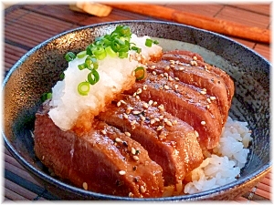 やわらかダチョウ肉の和風ステーキ丼