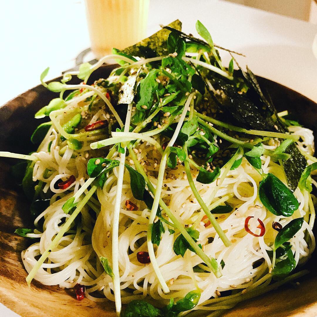 豆苗とオリーブオイルのレモンそうめん