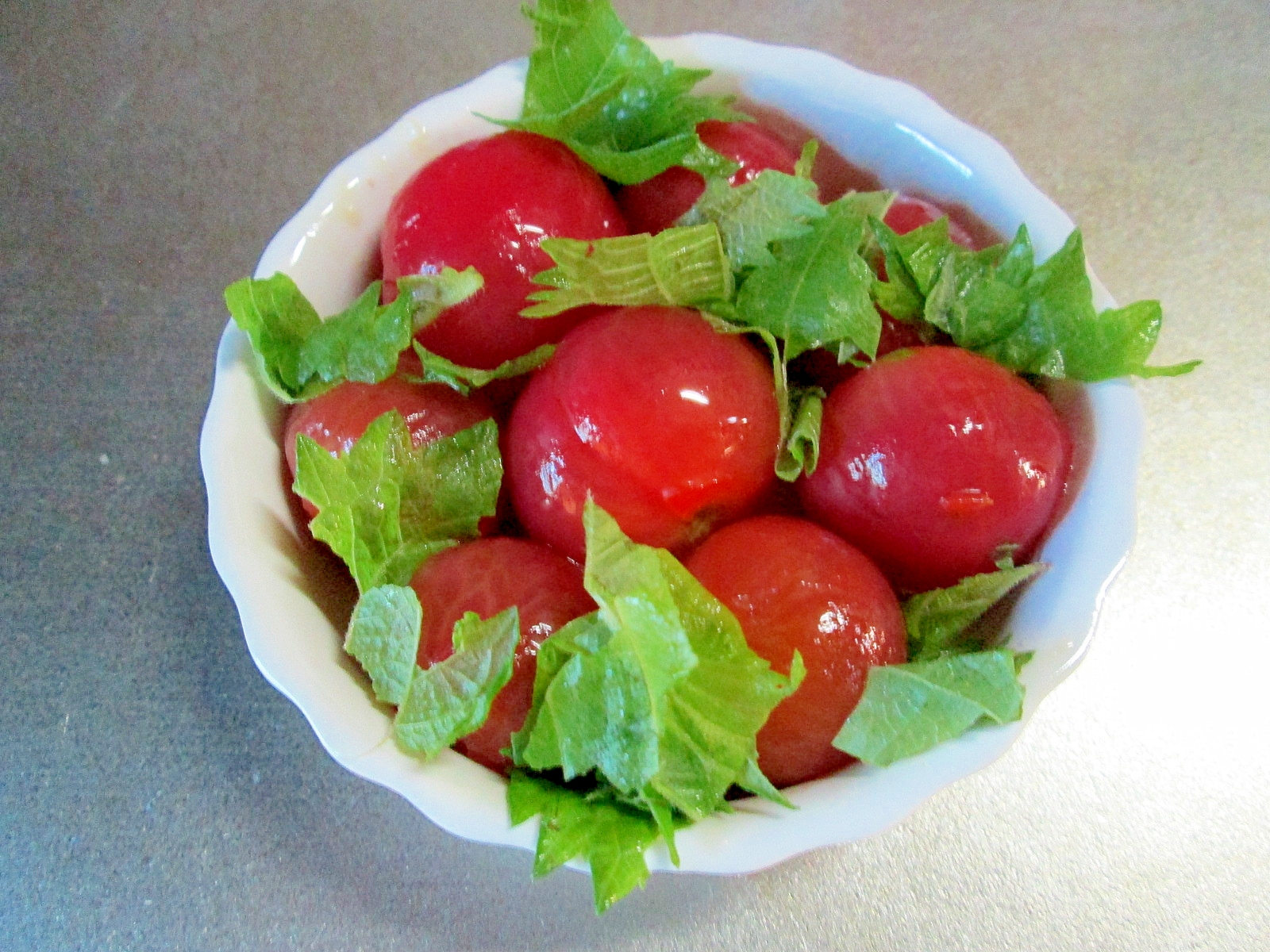 青ジソと一緒にミニトマトのマリネ