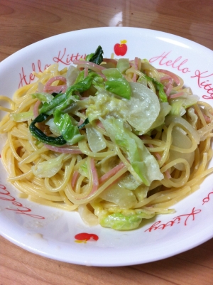 キャベツとハムの牛乳パスタ