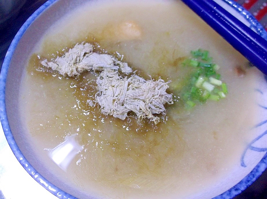 とろろ昆布と揚げの簡単スープ