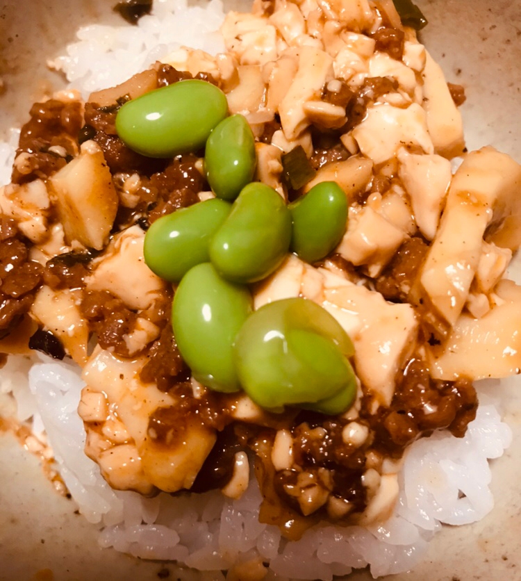 ひき肉と豆腐、枝豆の丼