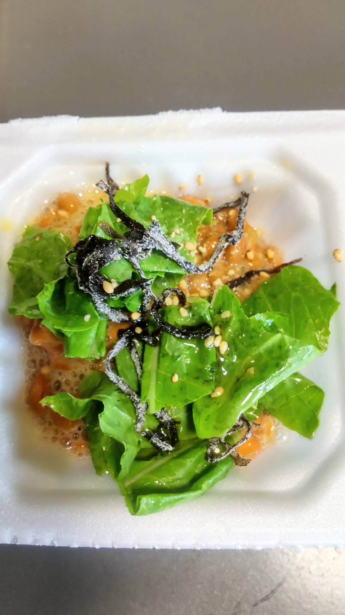 レタスと塩昆布の納豆
