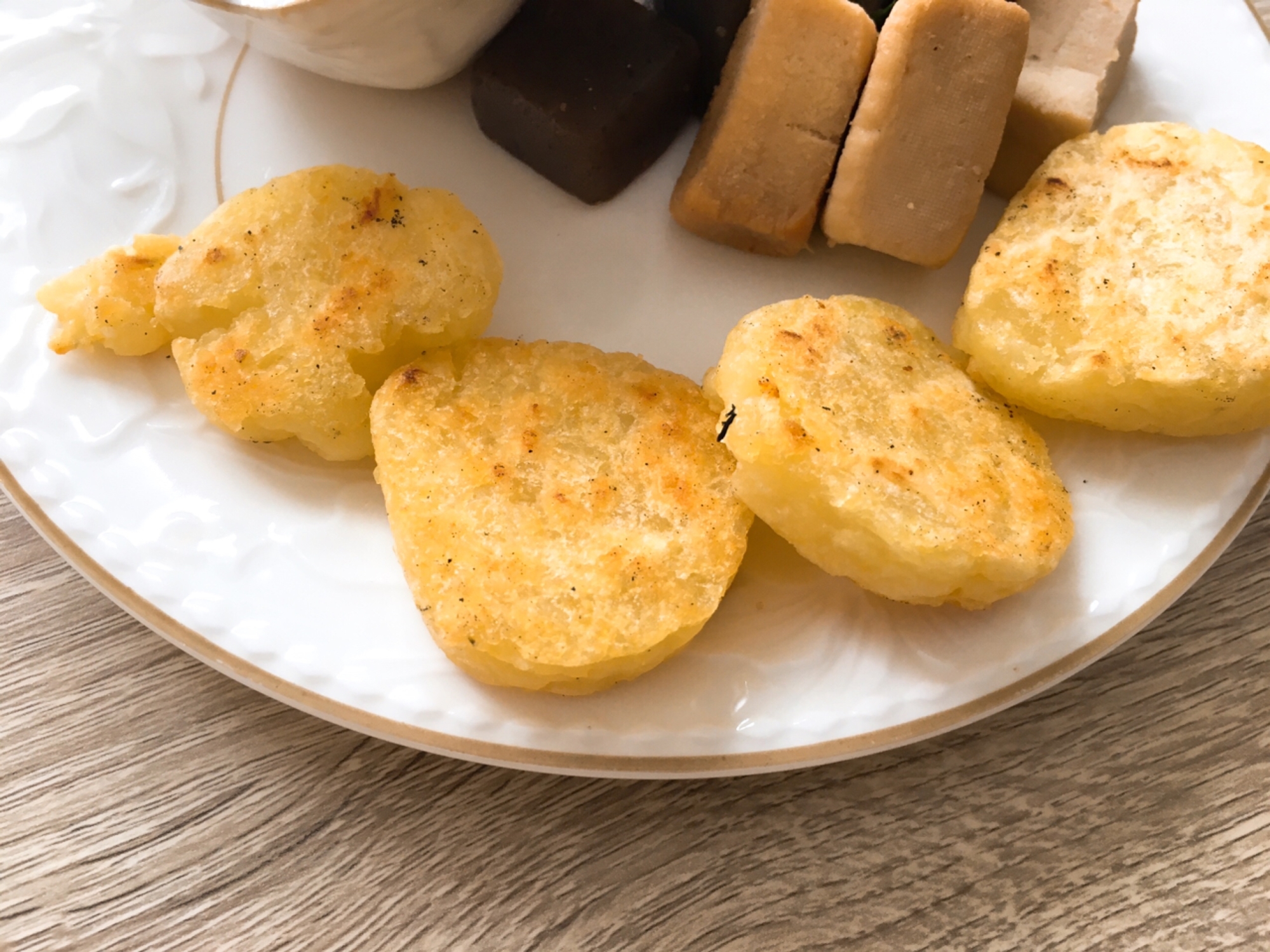 もちもち！フライパンで作る、揚げない塩味のいももち