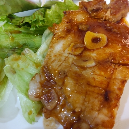 カットしてませんが、ニンニクソースで美味しくいただきました♪