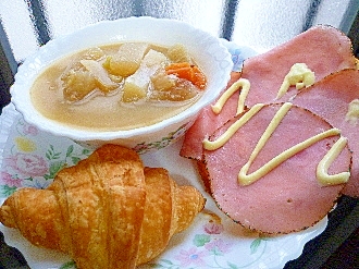 朝食ジャムクロワッサン＆パストラミサンド＆味噌汁