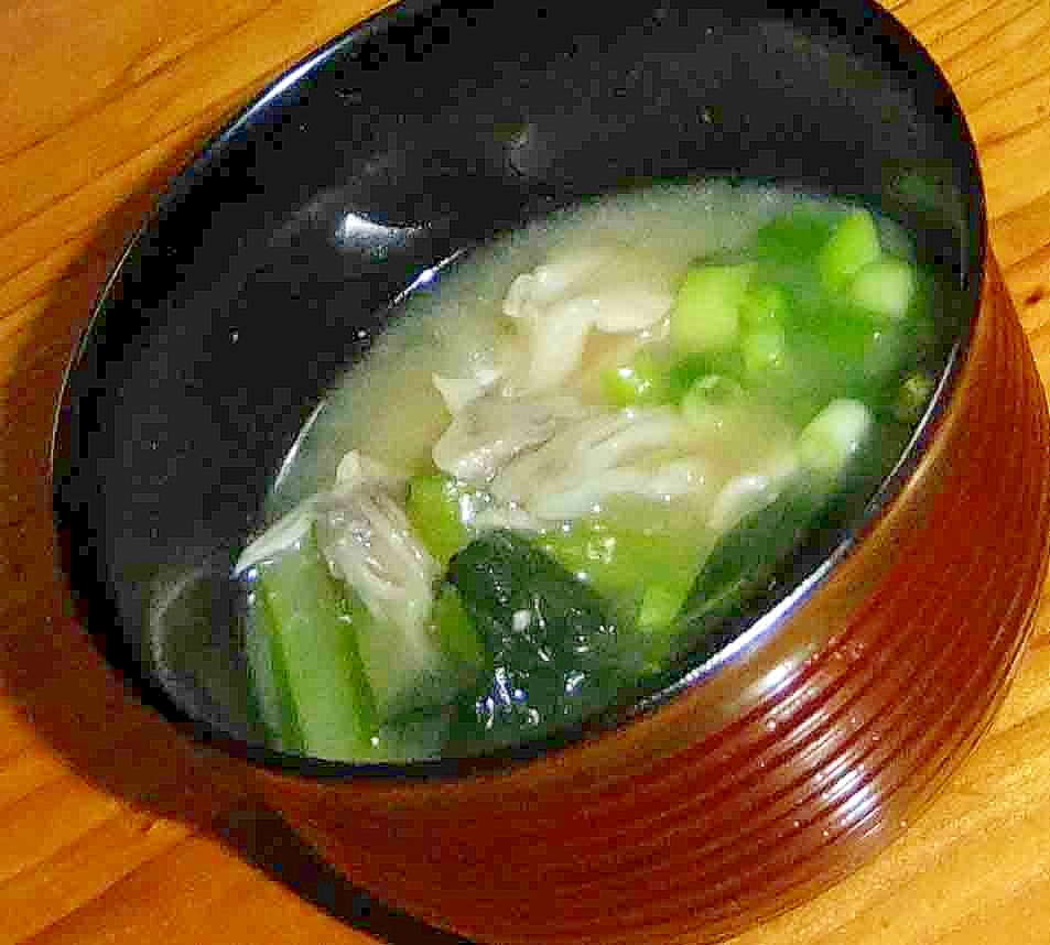 小松菜と舞茸と葱のお味噌汁